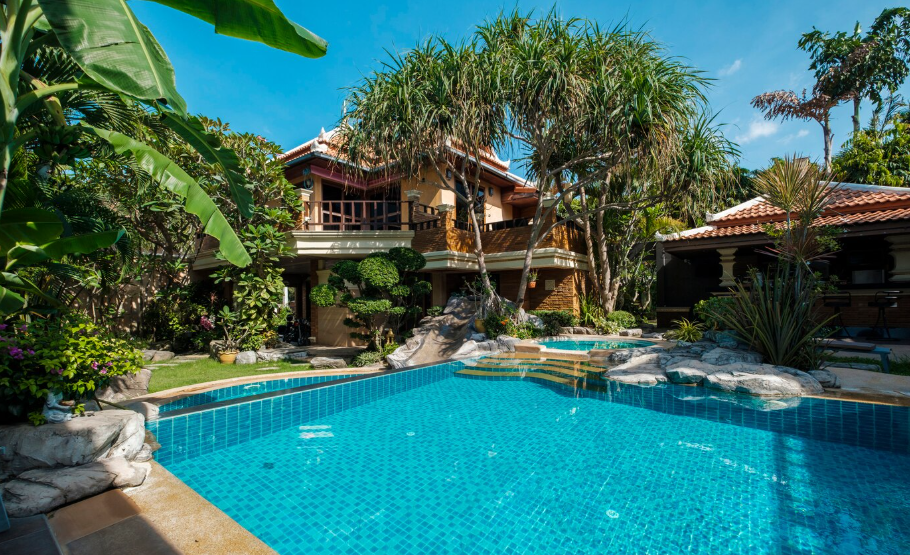 Villa Holidays for Large Family Groups - St Lucia Villa